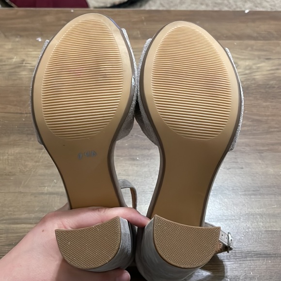 Women’s Steve Madden Pumps. Beige/gray. Size 9 - Picture 5 of 5